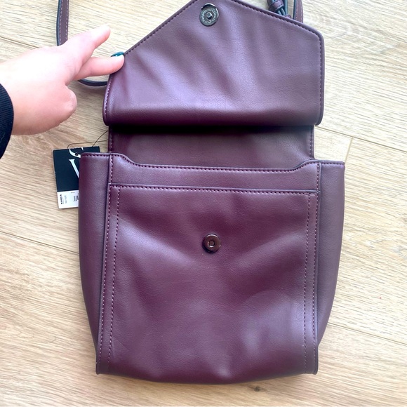 Simply Vera Vera Wang NWT Flap Crossbody - Picture 2 of 5